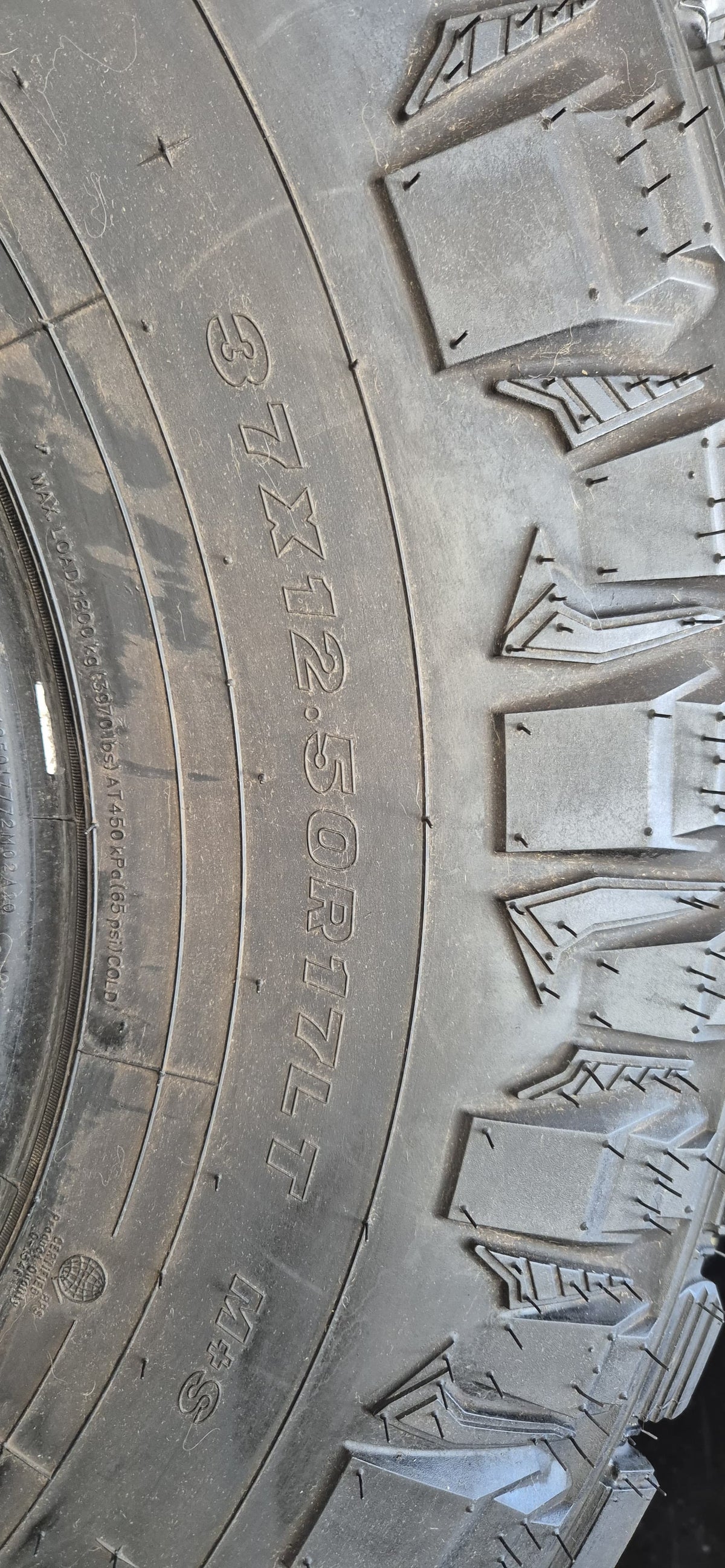 5 NEUMÁTICOS MAXXIS RAZR MT -- USADOS SEMI NUEVOS
