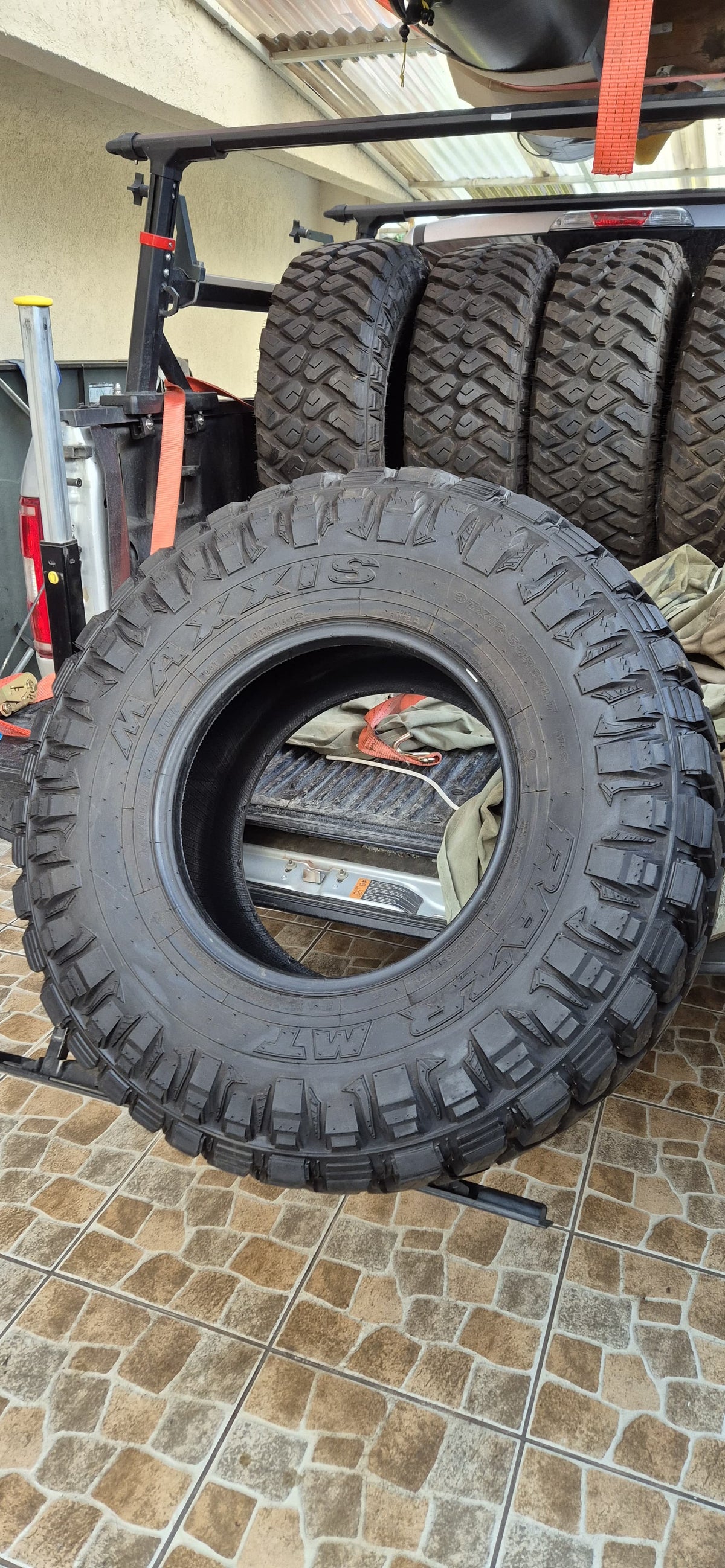 5 NEUMÁTICOS MAXXIS RAZR MT -- USADOS SEMI NUEVOS