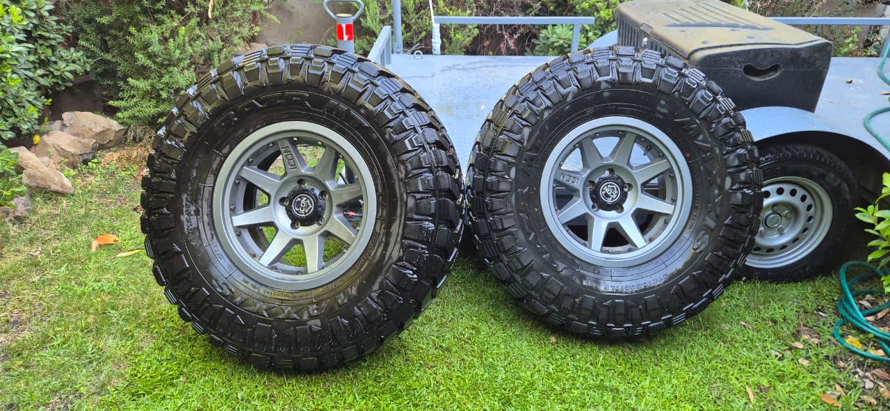 neumáticos maxxis razr mt y llantas icon rebound pro -- usados semi nuevos - RunaX