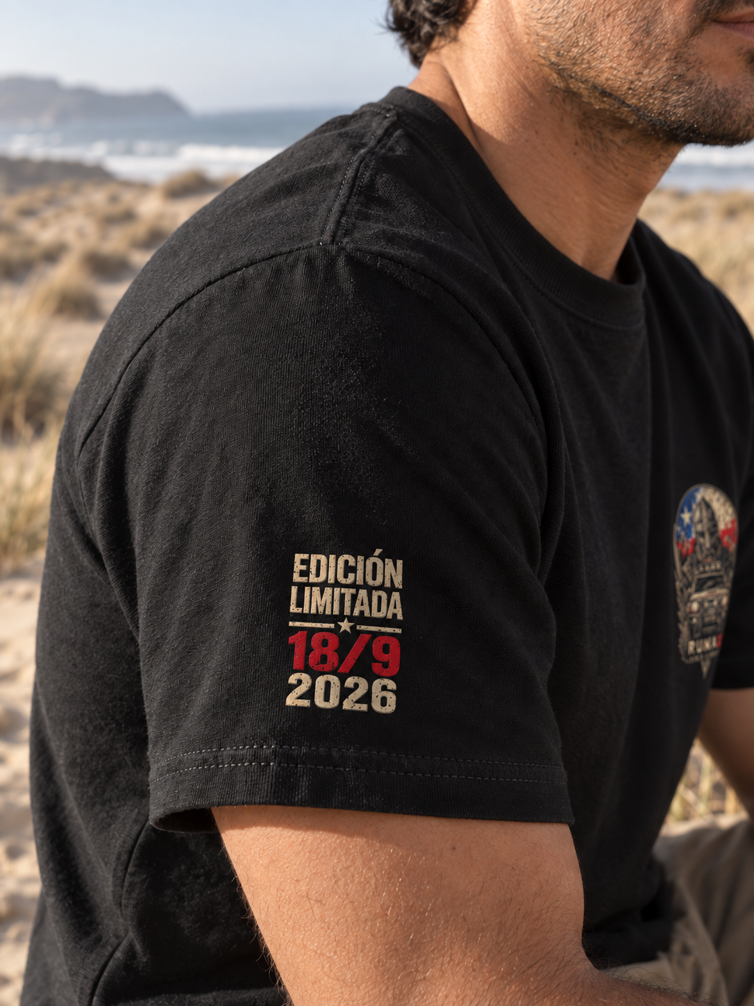 Detalle de manga de la Polera Vikingo Patriota RunaX negra
